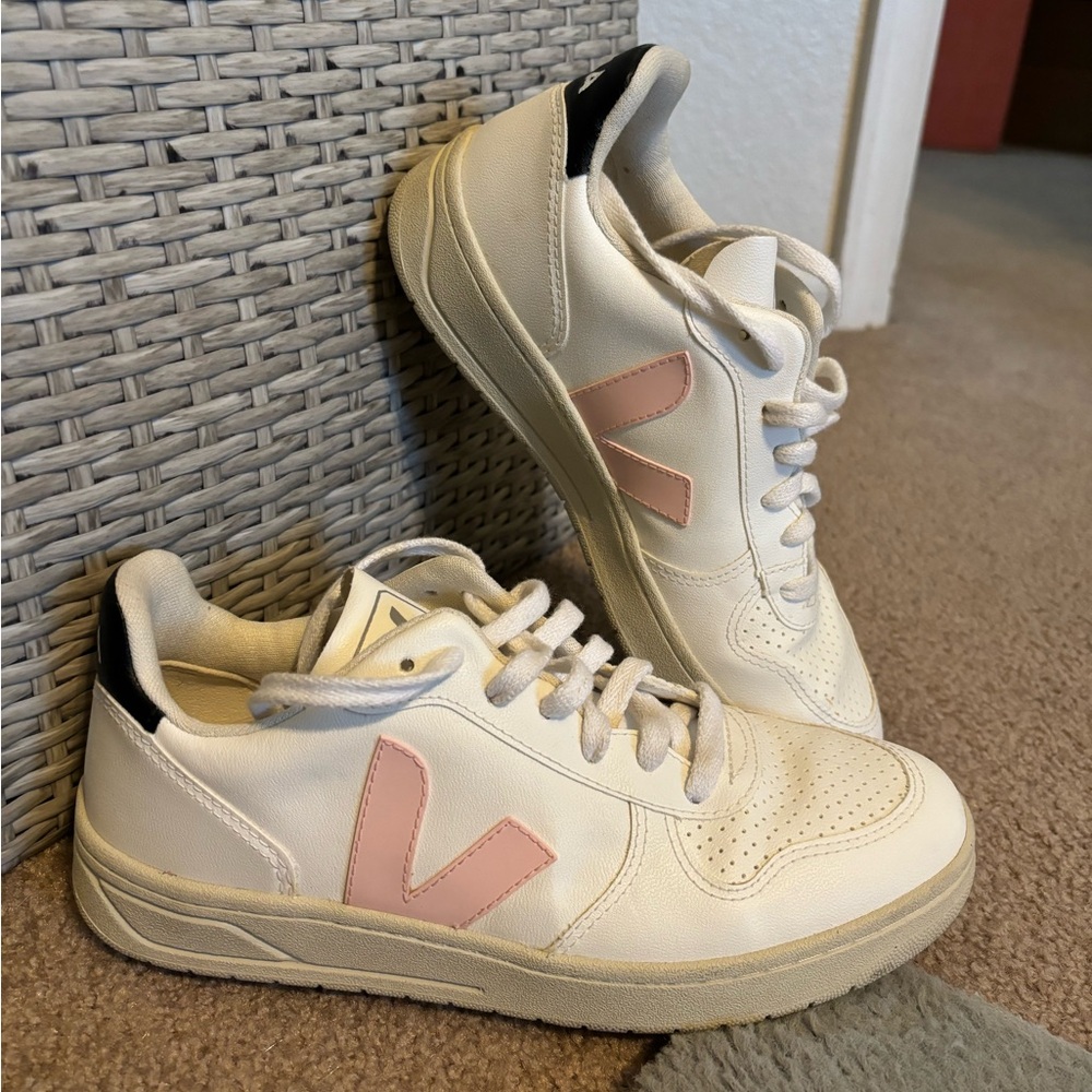 Veja V-10 sneakers